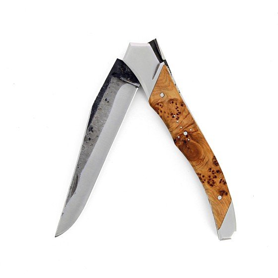 Laguiole Tribal 12 cm Abeille Forgée manche en bois de genévrier, deux mitres inox platines, guillochées et lame brute de forge