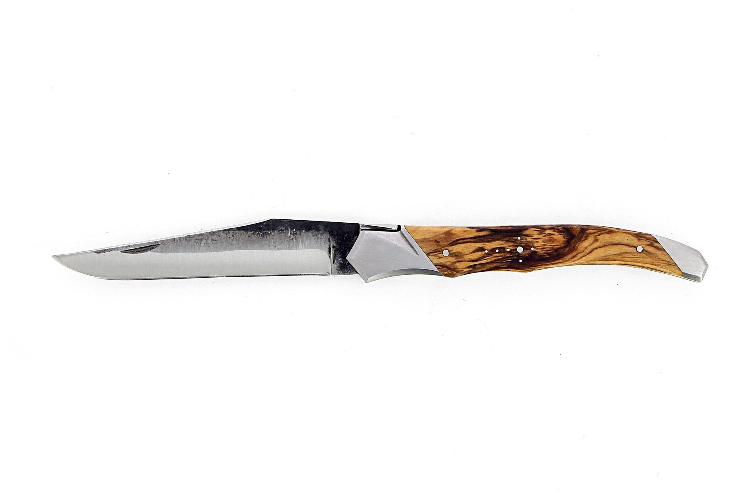Laguiole Tribal 12 cm Abeille Forgée manche en bois olivier, deux mitres inox, platines guillochées et lame brute de forge
