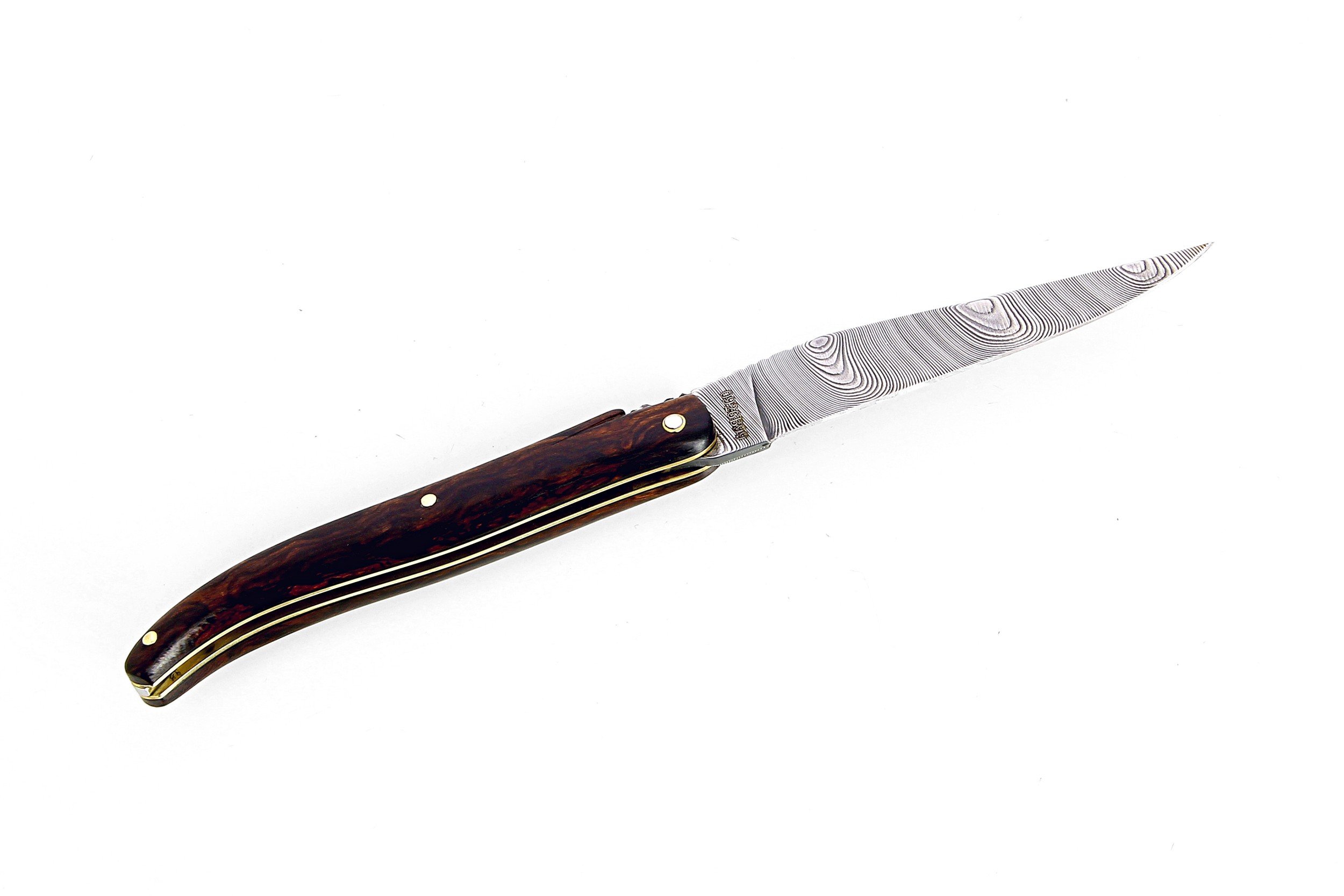 Laguiole 12 cm Abeille Forgée plein manche en bois de fer,  platines laiton et lame damas inox