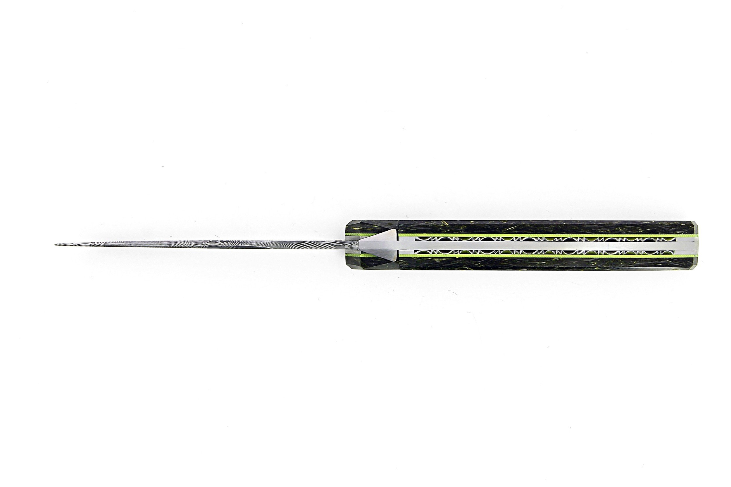 Laguiole Tribal 12 cm Abeille Forgée plein manche en fibre de carbone damasé et jaune, platines guillochées lame damas cinox