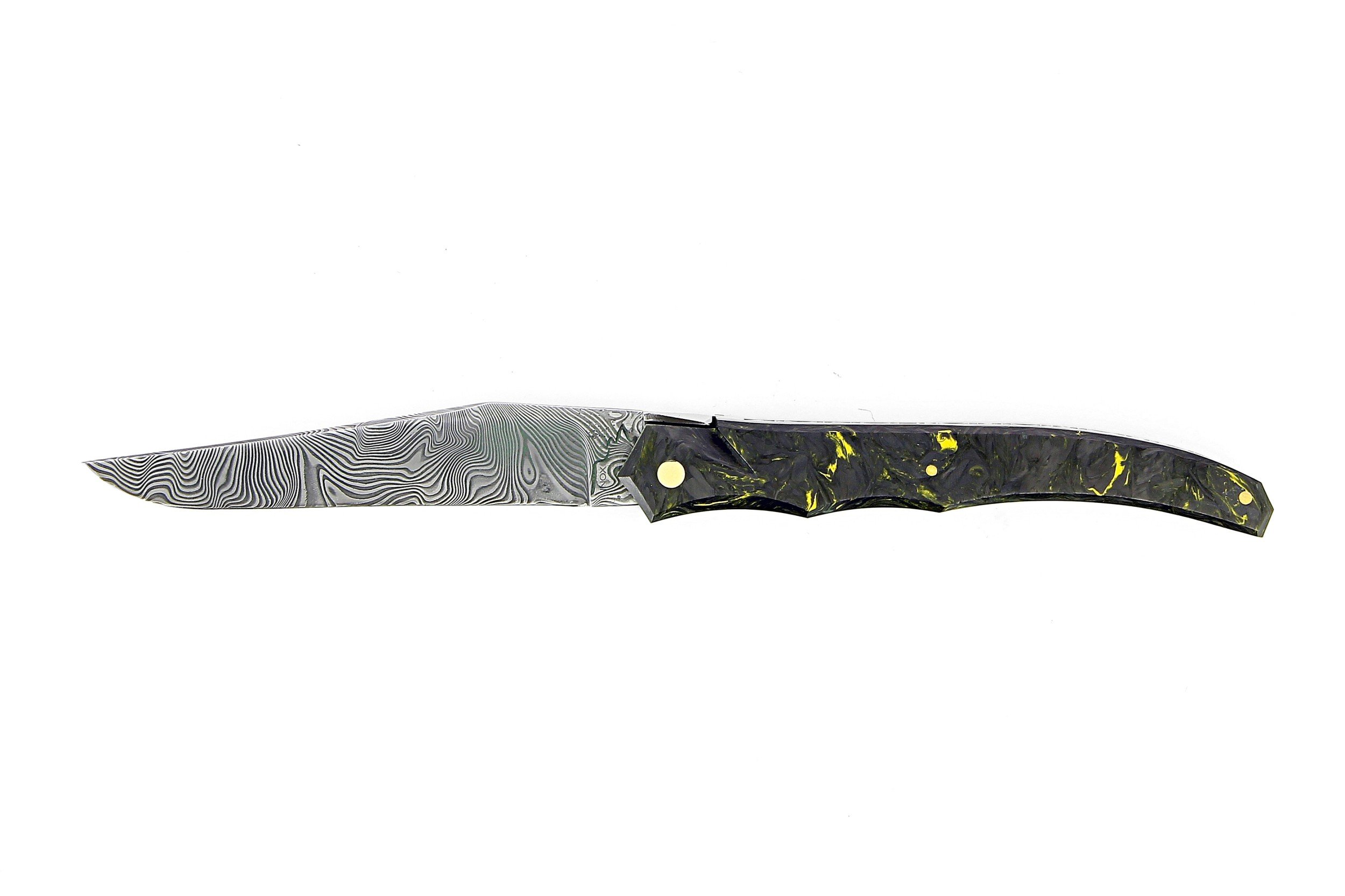 Laguiole Tribal 12 cm Abeille Forgée plein manche en fibre de carbone damasé et jaune, platines guillochées lame damas cinox