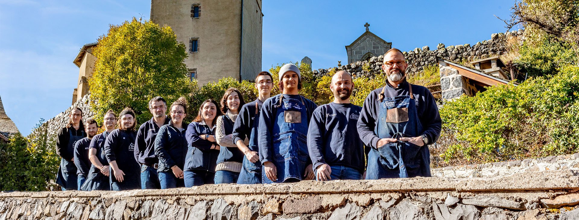 Equipe de couteliers et vendeurs de la coutellerie Benoit l'Artisan Laguiole